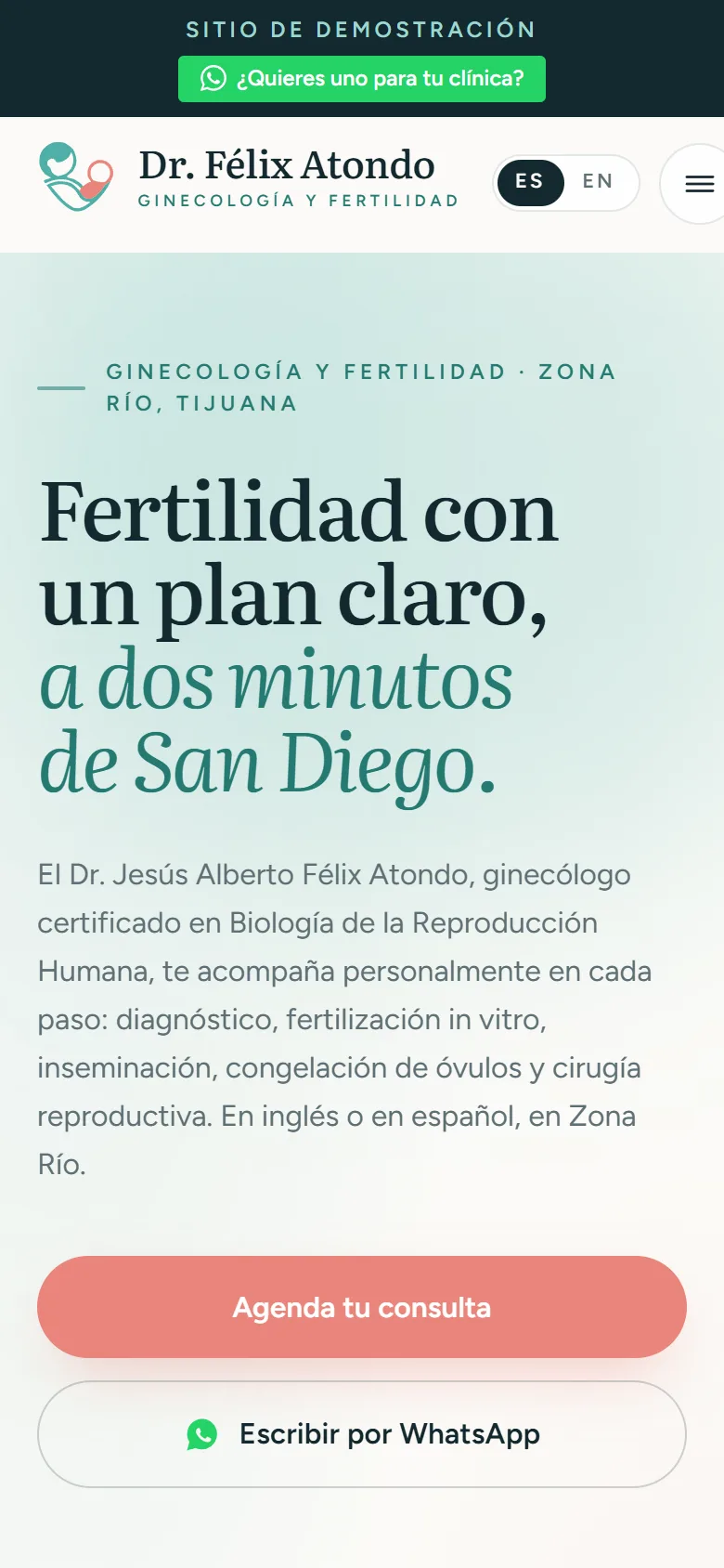 El demo de clínica de fertilidad visto en un celular: portada en español con el botón de cita.